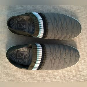 Kari Traa HYGGE Khaki Green House Slippers Women Size 8.5 US / 40 EU